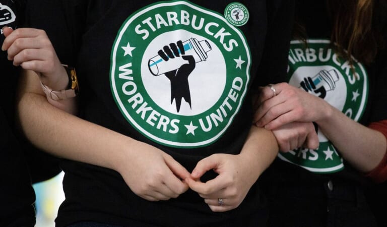Starbucks, Union Agree To Bargain Contracts For 400 Stores